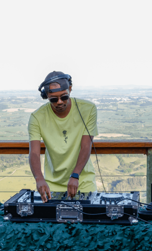 DJ Sm4k Tocando em Evento Ao Vivo